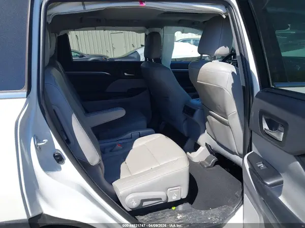 5TDYZRFH1KS358590 2019 TOYOTA HIGHLANDER - Image 8