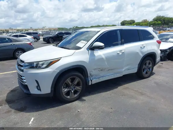 5TDYZRFH2HS221831 2017 TOYOTA HIGHLANDER - Image 2