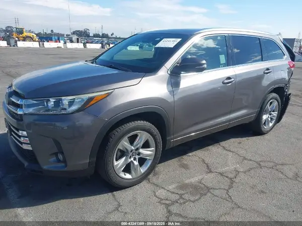 5TDYZRFH2HS226432 2017 TOYOTA HIGHLANDER - Image 2