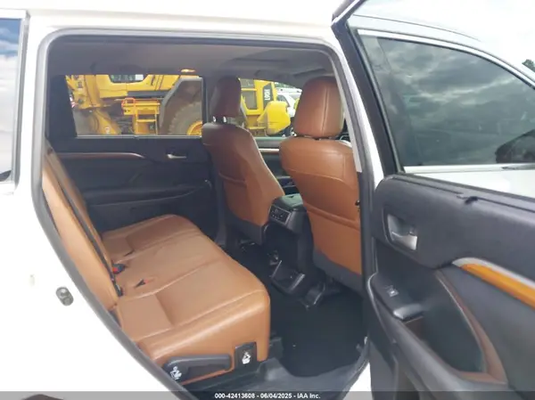 5TDYZRFH2JS235332 2018 TOYOTA HIGHLANDER - Image 8