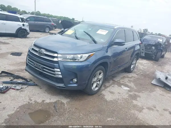 5TDYZRFH2JS242443 2018 TOYOTA HIGHLANDER - Image 2