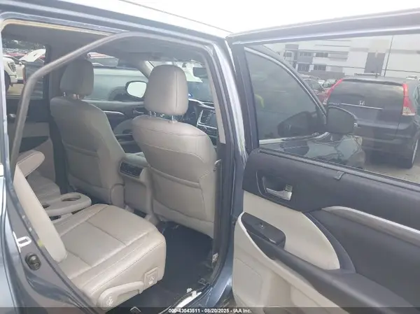 5TDYZRFH2JS242443 2018 TOYOTA HIGHLANDER - Image 8