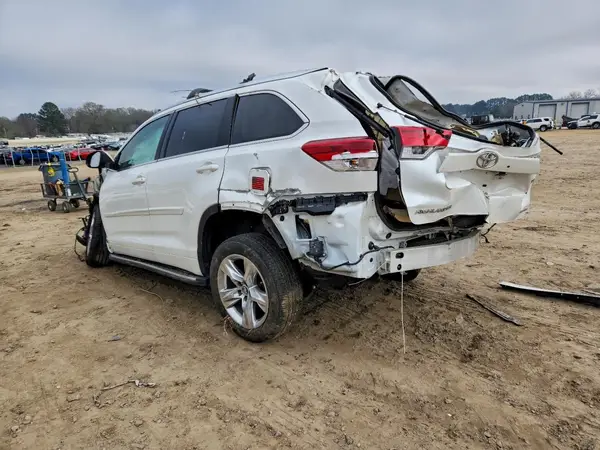 5TDYZRFH2JS252065 2018 TOYOTA HIGHLANDER - Image 2