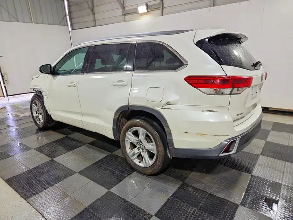 5TDYZRFH2JS266189 2018 TOYOTA HIGHLANDER - Image 2