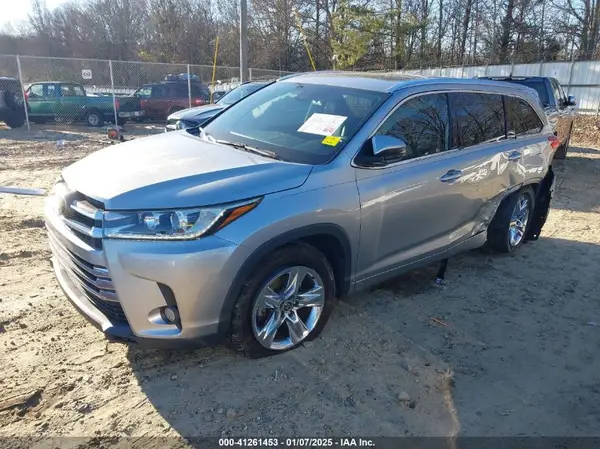 5TDYZRFH2JS275359 2018 TOYOTA HIGHLANDER - Image 2