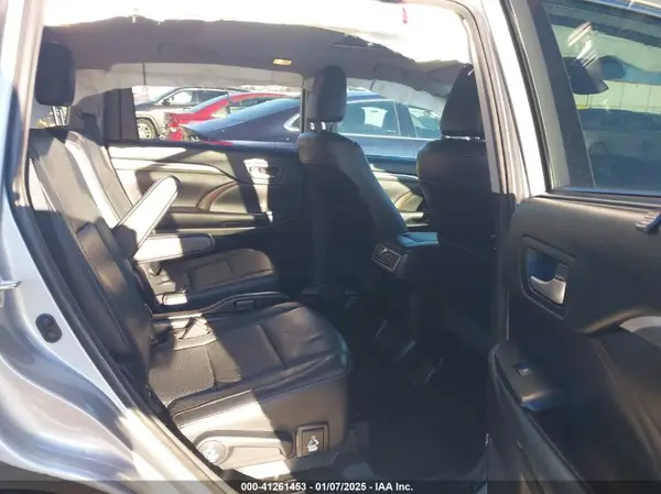 5TDYZRFH2JS275359 2018 TOYOTA HIGHLANDER - Image 8