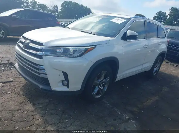 5TDYZRFH2JS285437 2018 TOYOTA HIGHLANDER - Image 2