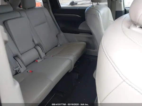 5TDYZRFH2KS289201 2019 TOYOTA HIGHLANDER - Image 8