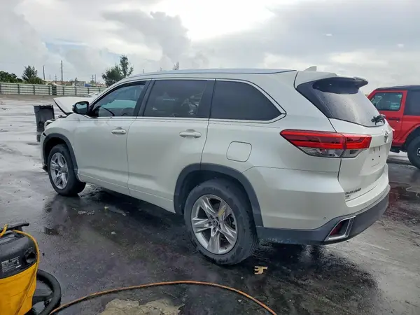 5TDYZRFH2KS295077 2019 TOYOTA HIGHLANDER - Image 2
