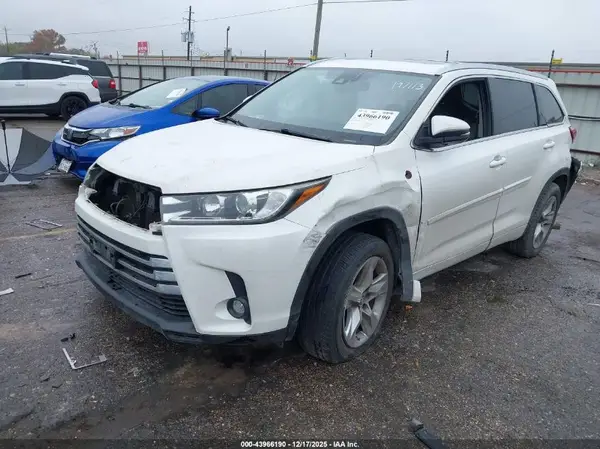 5TDYZRFH2KS309849 2019 TOYOTA HIGHLANDER - Image 2