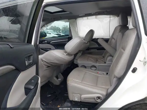 5TDYZRFH2KS309849 2019 TOYOTA HIGHLANDER - Image 8