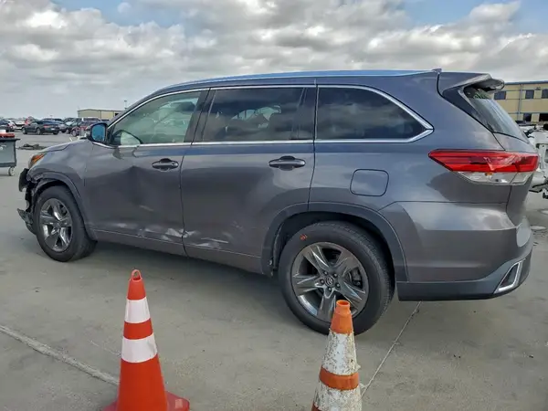 5TDYZRFH2KS321922 2019 TOYOTA HIGHLANDER - Image 2