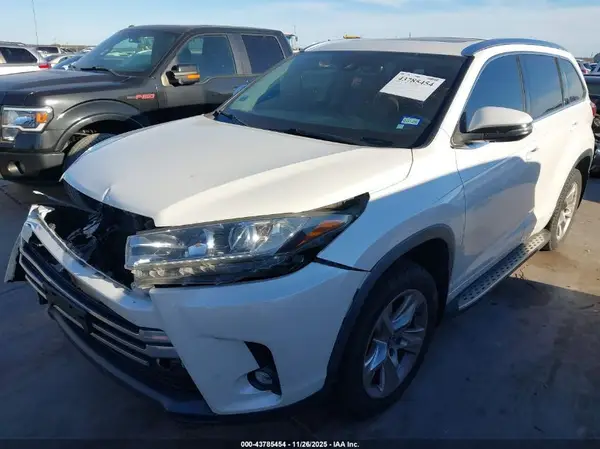5TDYZRFH2KS337067 2019 TOYOTA HIGHLANDER - Image 2