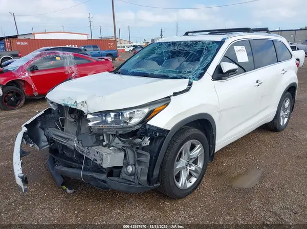 5TDYZRFH2KS370070 2019 TOYOTA HIGHLANDER - Image 2