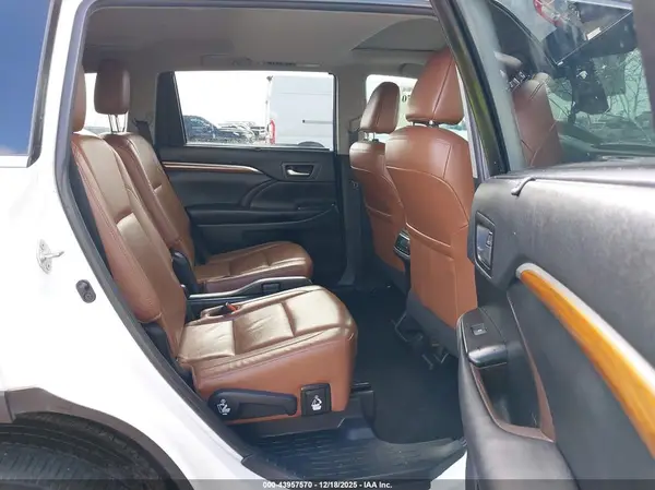 5TDYZRFH2KS370070 2019 TOYOTA HIGHLANDER - Image 8