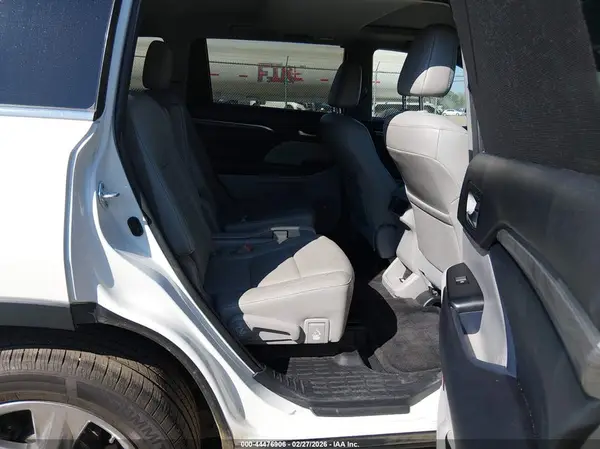 5TDYZRFH3HS192842 2017 TOYOTA HIGHLANDER - Image 8