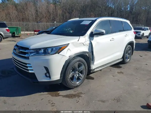 5TDYZRFH3HS201457 2017 TOYOTA HIGHLANDER - Image 2