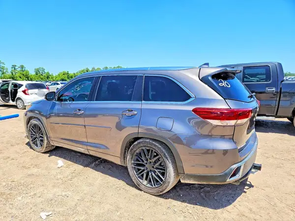 5TDYZRFH3HS203225 2017 TOYOTA HIGHLANDER - Image 2
