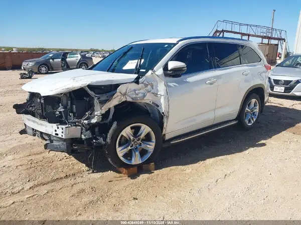 5TDYZRFH3HS209459 2017 TOYOTA HIGHLANDER - Image 2