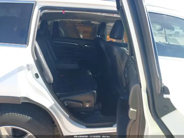 5TDYZRFH3HS209459 2017 TOYOTA HIGHLANDER - Image 8