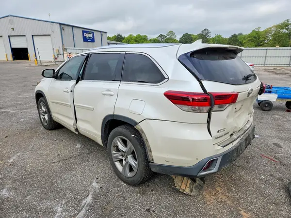 5TDYZRFH3JS236439 2018 TOYOTA HIGHLANDER - Image 2