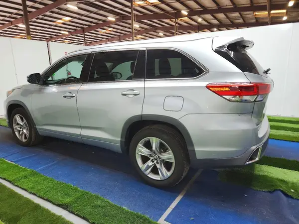 5TDYZRFH3JS237235 2018 TOYOTA HIGHLANDER - Image 2