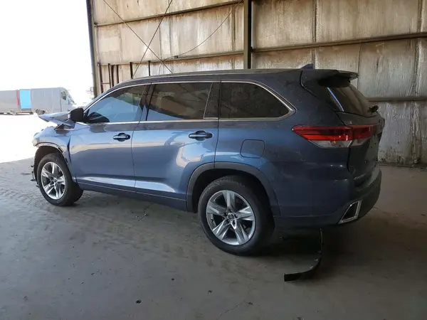 5TDYZRFH3JS245089 2018 TOYOTA HIGHLANDER - Image 2
