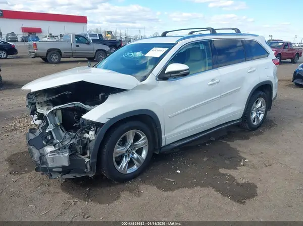 5TDYZRFH3JS249014 2018 TOYOTA HIGHLANDER - Image 2