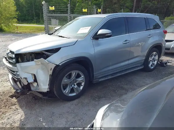 5TDYZRFH3JS252415 2018 TOYOTA HIGHLANDER - Image 2