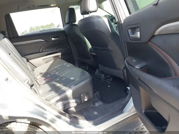 5TDYZRFH3JS252415 2018 TOYOTA HIGHLANDER - Image 8