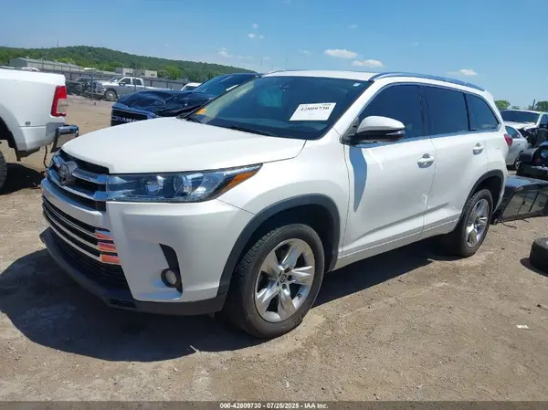 5TDYZRFH3JS254018 2018 TOYOTA HIGHLANDER - Image 2