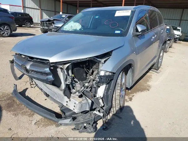 5TDYZRFH3JS255329 2018 TOYOTA HIGHLANDER - Image 2