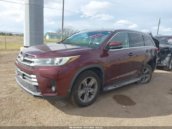 5TDYZRFH3JS271837 2018 TOYOTA HIGHLANDER - Image 2