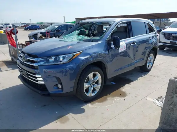 5TDYZRFH3JS280232 2018 TOYOTA HIGHLANDER - Image 2