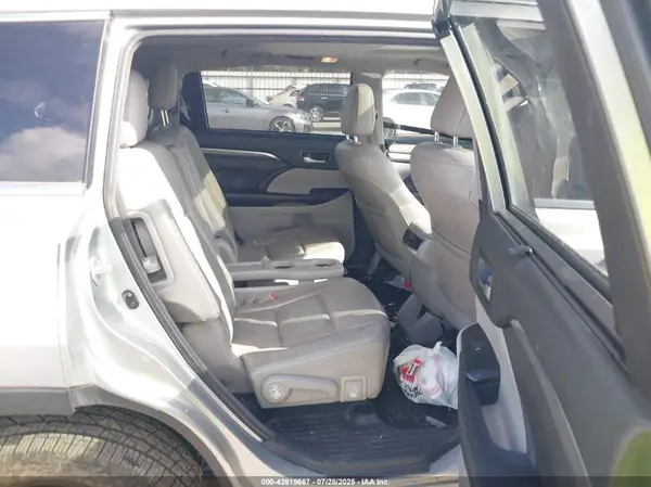 5TDYZRFH3JS282322 2018 TOYOTA HIGHLANDER - Image 8