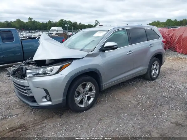 5TDYZRFH3JS283082 2018 TOYOTA HIGHLANDER - Image 2