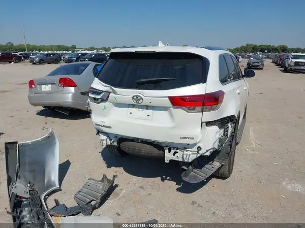 5TDYZRFH3KS303154 2019 TOYOTA HIGHLANDER - Image 2