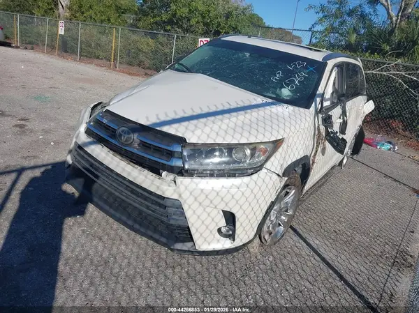 5TDYZRFH3KS324764 2019 TOYOTA HIGHLANDER - Image 2