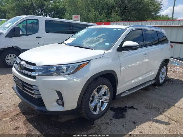 5TDYZRFH4HS230188 2017 TOYOTA HIGHLANDER - Image 2