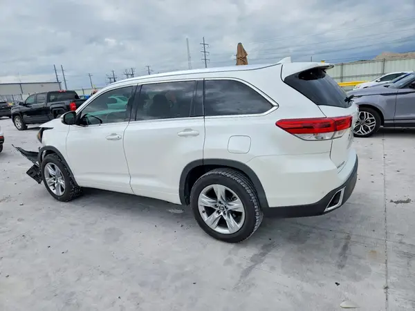 5TDYZRFH4JS240158 2018 TOYOTA HIGHLANDER - Image 2