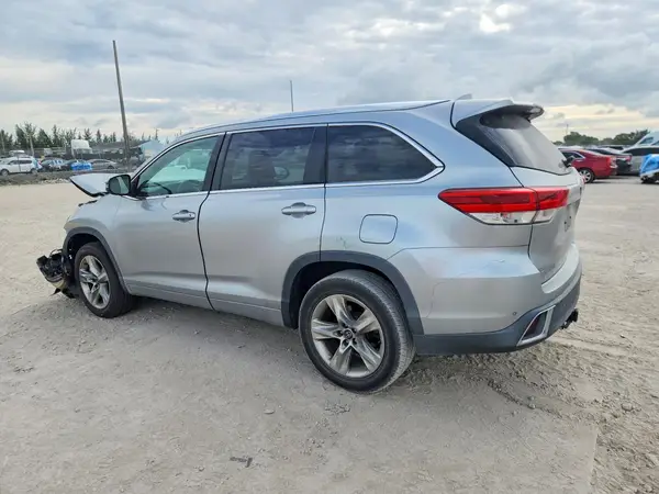 5TDYZRFH4JS252648 2018 TOYOTA HIGHLANDER - Image 2