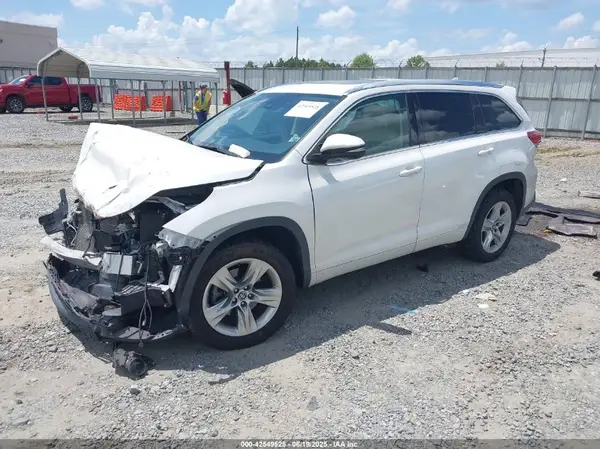 5TDYZRFH4JS264525 2018 TOYOTA HIGHLANDER - Image 2