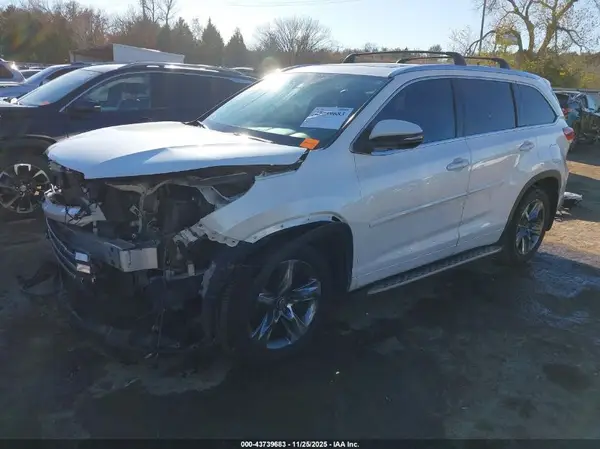 5TDYZRFH4JS279784 2018 TOYOTA HIGHLANDER - Image 2