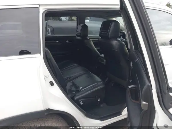 5TDYZRFH4JS279784 2018 TOYOTA HIGHLANDER - Image 8