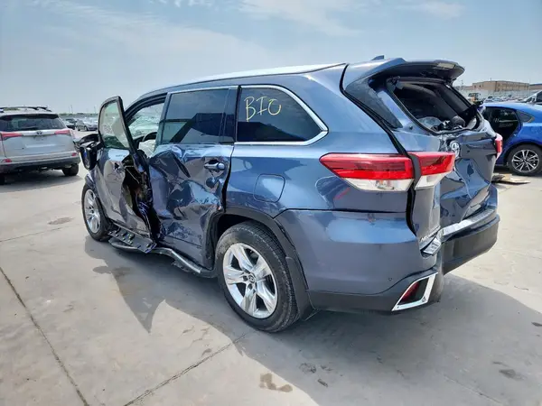 5TDYZRFH4JS280868 2018 TOYOTA HIGHLANDER - Image 2