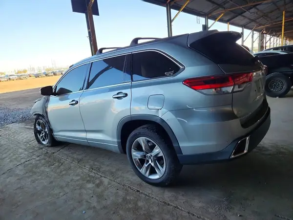 5TDYZRFH4KS299129 2019 TOYOTA HIGHLANDER - Image 2