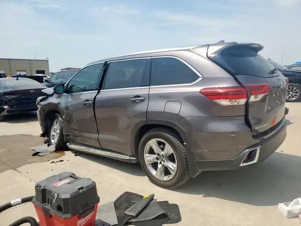 5TDYZRFH4KS309237 2019 TOYOTA HIGHLANDER - Image 2