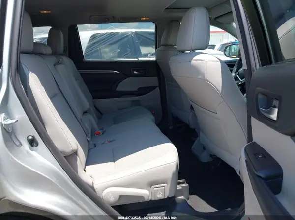 5TDYZRFH5HS191515 2017 TOYOTA HIGHLANDER - Image 8