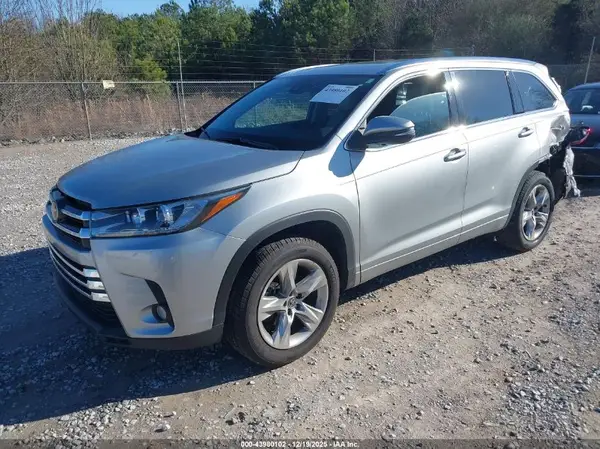 5TDYZRFH5HS195869 2017 TOYOTA HIGHLANDER - Image 2