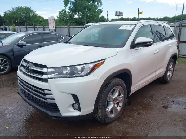 5TDYZRFH5HS228949 2017 TOYOTA HIGHLANDER - Image 2